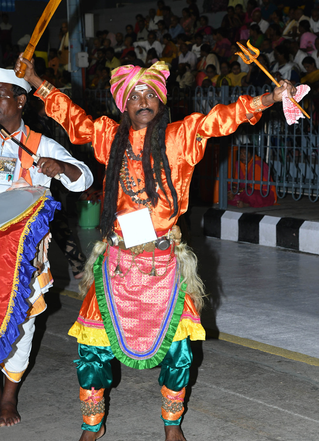 Sri Malayappa Swamy Navarathri Ustavam On Golden Horse Chariot - Sakshi39