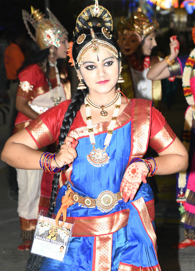 Sri Malayappa Swamy Navarathri Ustavam On Golden Horse Chariot - Sakshi40