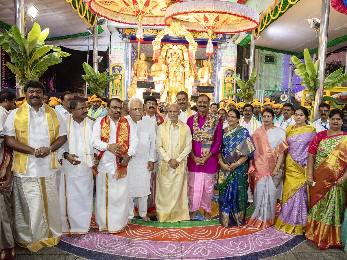 Sri Malayappa Swamy Navarathri Ustavam On Golden Horse Chariot - Sakshi9