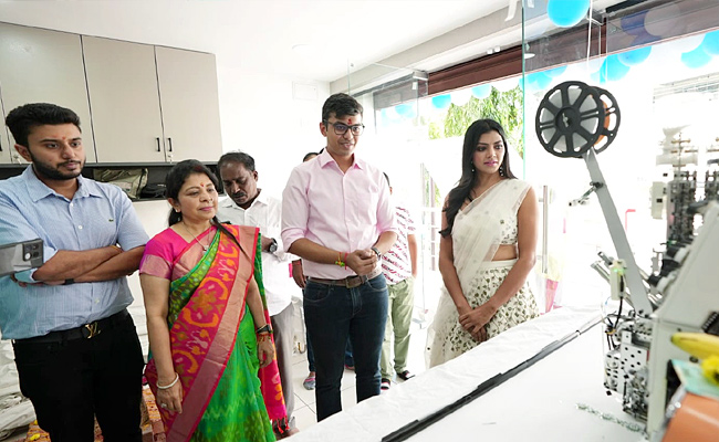 Bigg Boss 5 Lahari Shari Grand Opening Baba Textile Machinery In Ameerpet Photos - Sakshi2