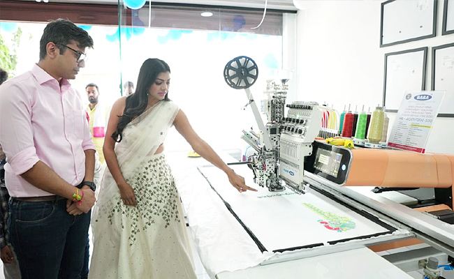 Bigg Boss 5 Lahari Shari Grand Opening Baba Textile Machinery In Ameerpet Photos - Sakshi8