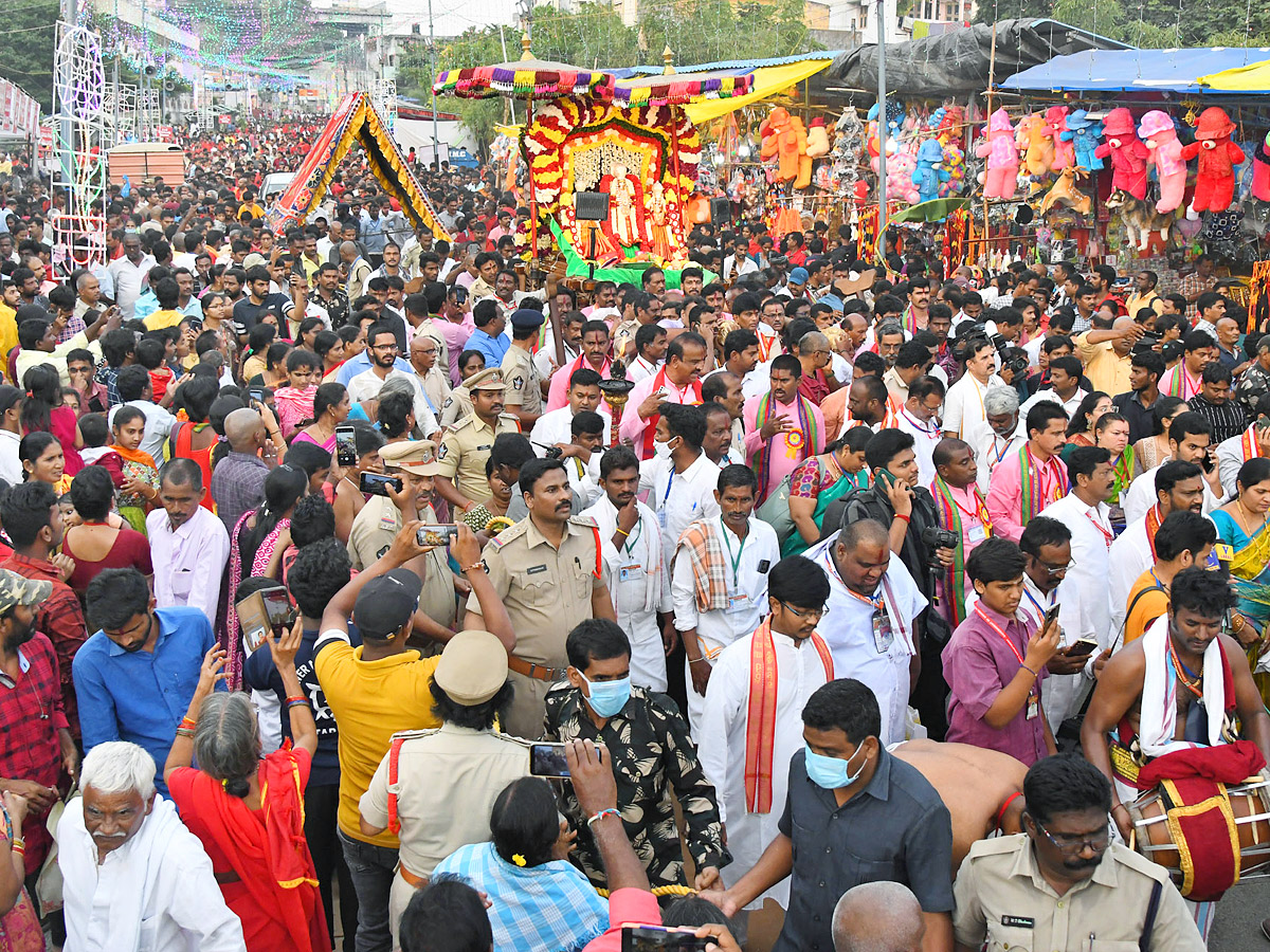 Sri Kanaka Durga and Malleswara Swami in Hamsa Vahanam photos - Sakshi11