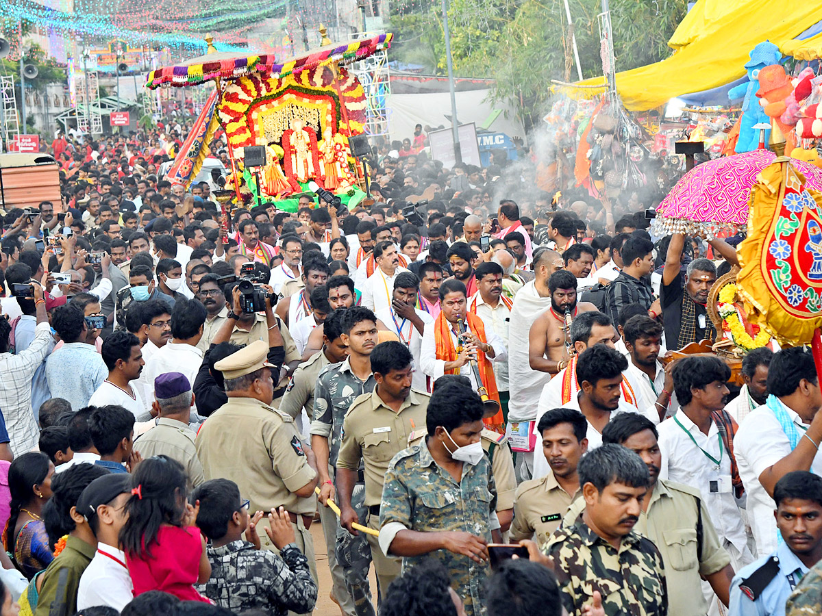 Sri Kanaka Durga and Malleswara Swami in Hamsa Vahanam photos - Sakshi13