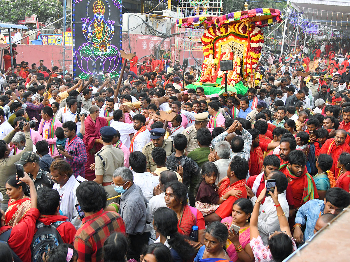 Sri Kanaka Durga and Malleswara Swami in Hamsa Vahanam photos - Sakshi15