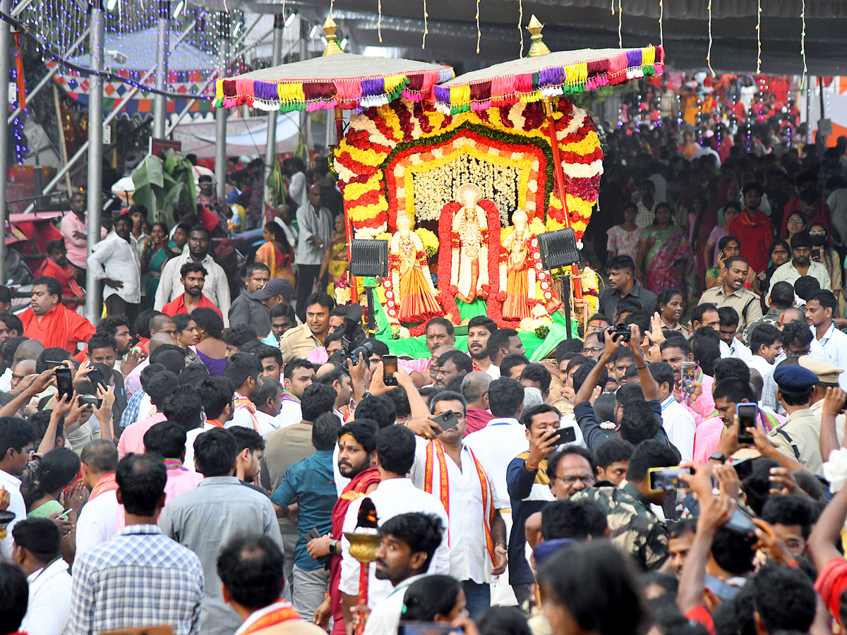 Sri Kanaka Durga and Malleswara Swami in Hamsa Vahanam photos - Sakshi16