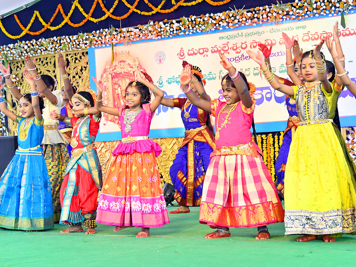 Sri Kanaka Durga and Malleswara Swami in Hamsa Vahanam photos - Sakshi21