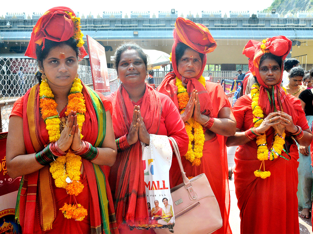 Indrakeeladri Bhavani Deeksha Photos - Sakshi11