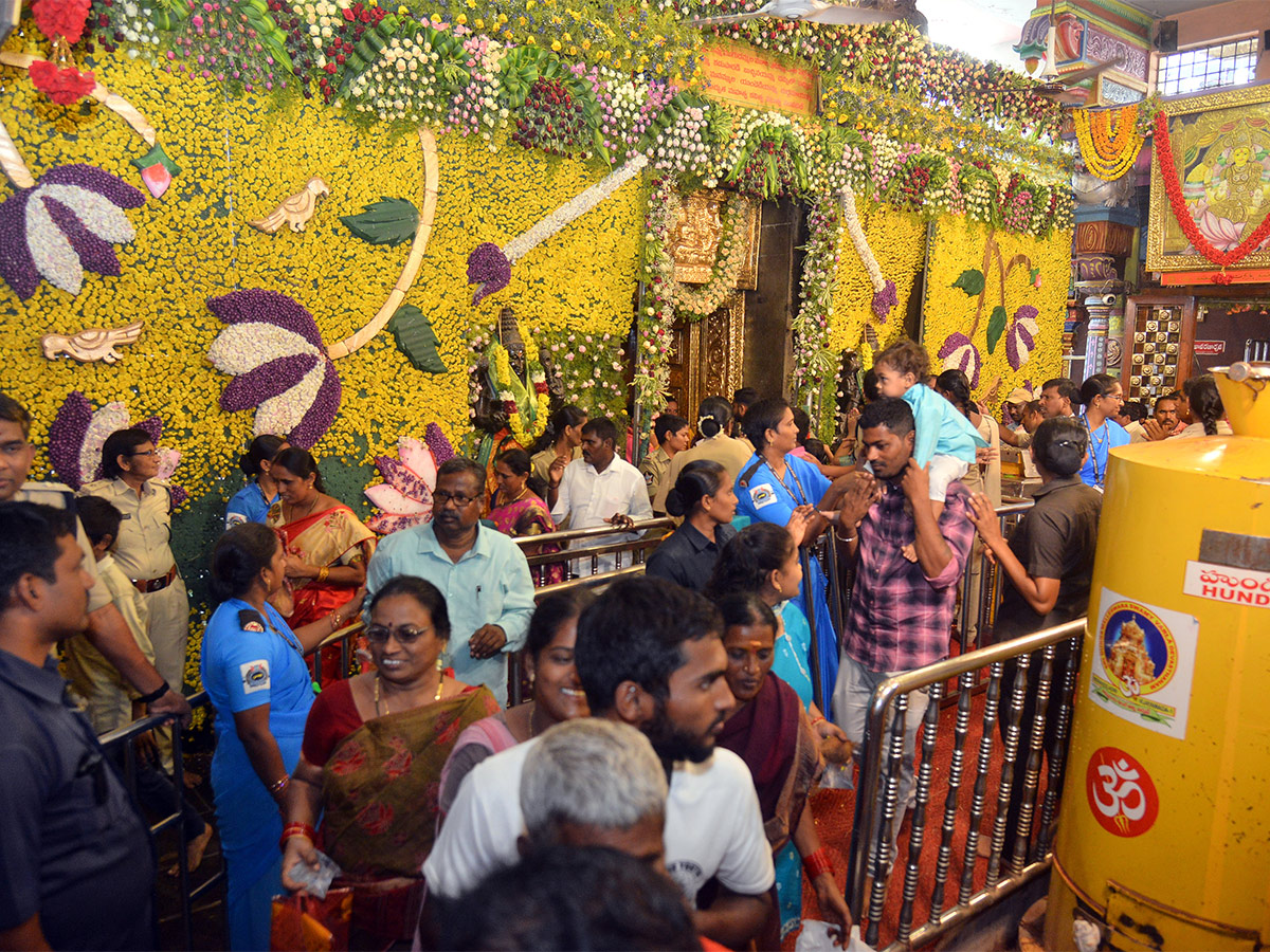 Indrakeeladri Bhavani Deeksha Photos - Sakshi25