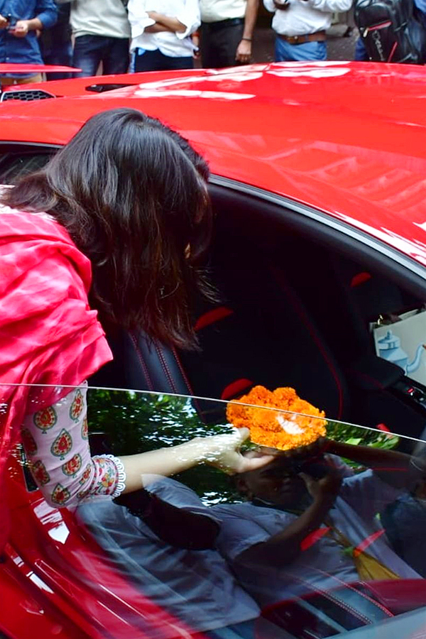 Shraddha Kapoor Visit Iskcon Temple in New Lamborghini Huracan Photos - Sakshi3