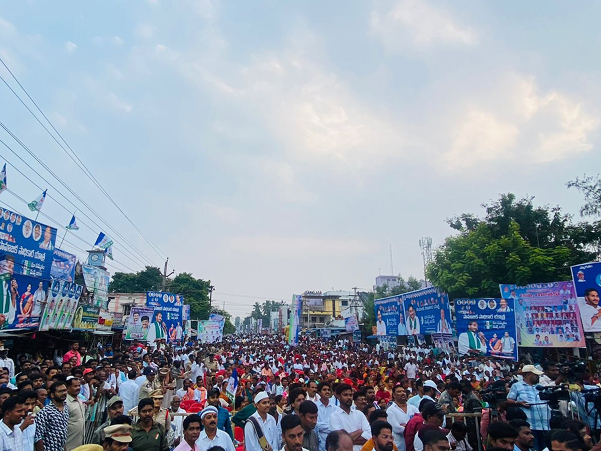 Ichapuram YSRCP Samajika Sadhikara Bus Yatra Sabha (Photos) - Sakshi1