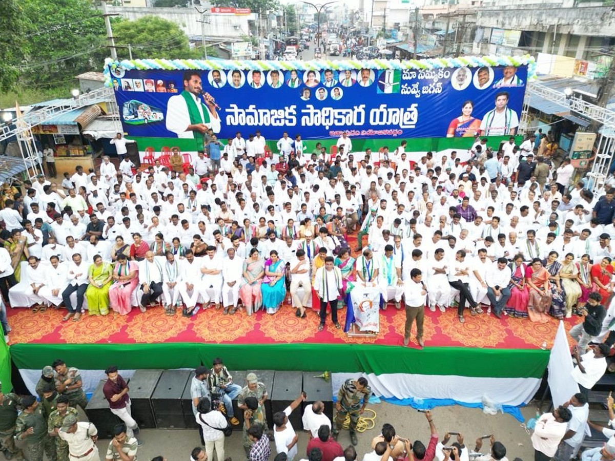 Ichapuram YSRCP Samajika Sadhikara Bus Yatra Sabha (Photos) - Sakshi2