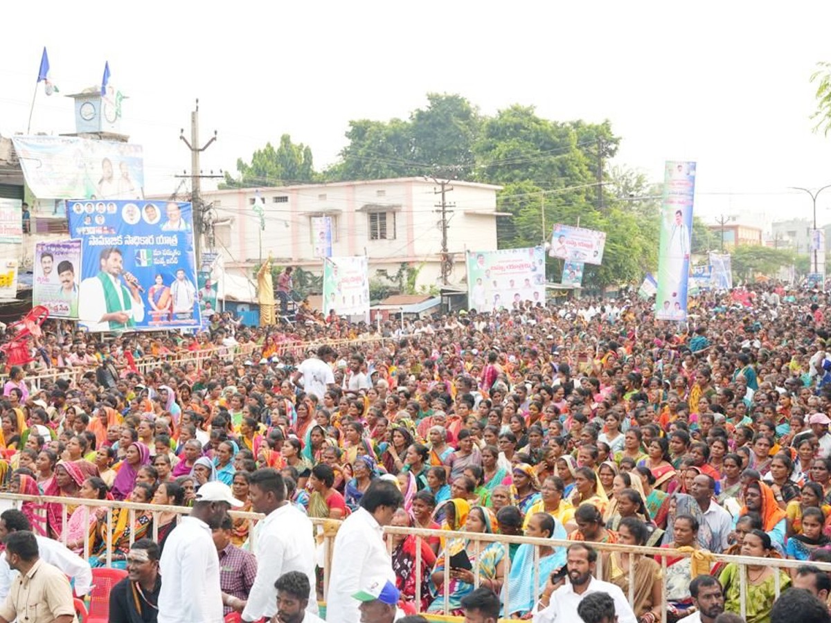 Ichapuram YSRCP Samajika Sadhikara Bus Yatra Sabha (Photos) - Sakshi3