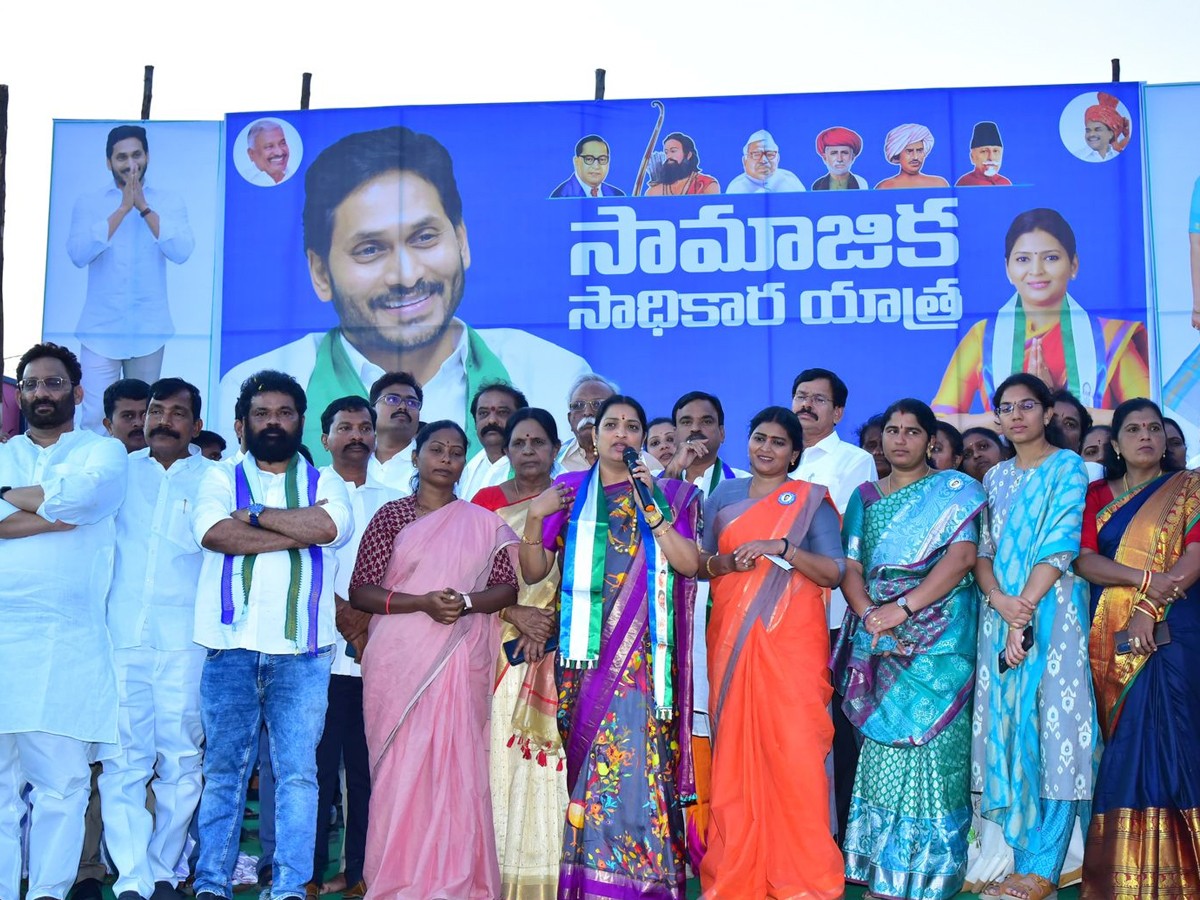 Ichapuram YSRCP Samajika Sadhikara Bus Yatra Sabha (Photos) - Sakshi5