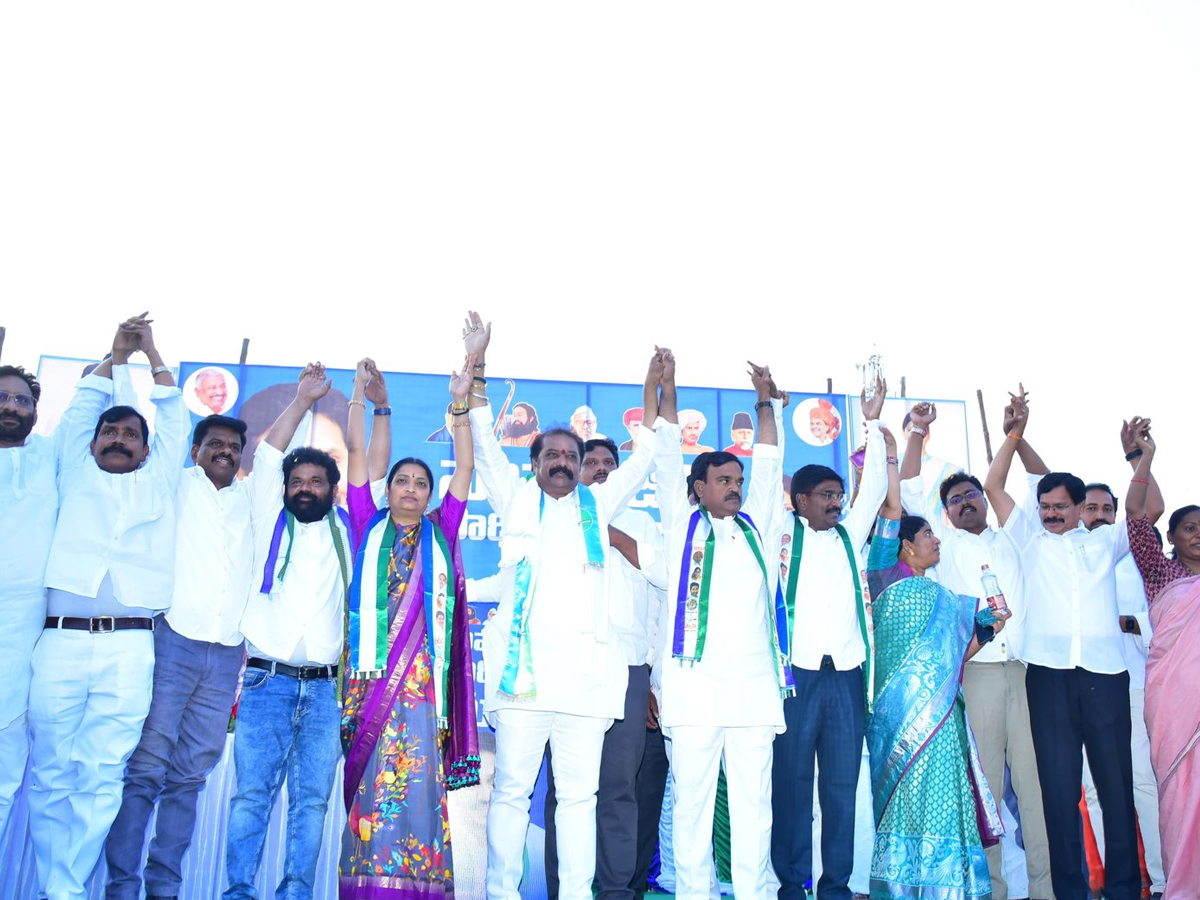 Ichapuram YSRCP Samajika Sadhikara Bus Yatra Sabha (Photos) - Sakshi8