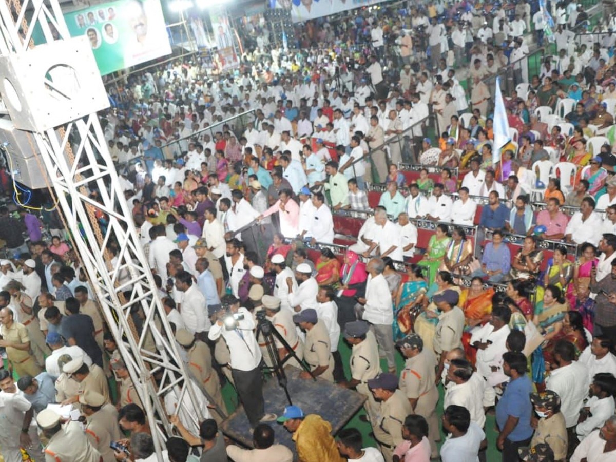 Ichapuram YSRCP Samajika Sadhikara Bus Yatra Sabha (Photos) - Sakshi9