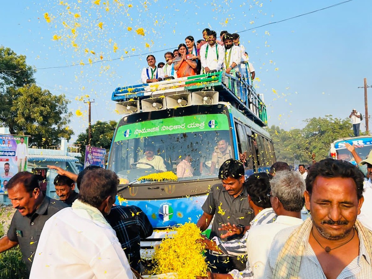 Ichapuram YSRCP Samajika Sadhikara Bus Yatra Sabha (Photos) - Sakshi10