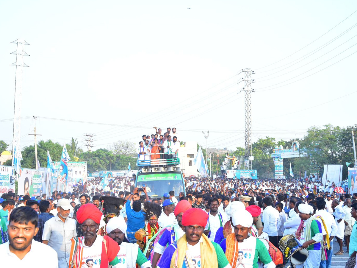 Ichapuram YSRCP Samajika Sadhikara Bus Yatra Sabha (Photos) - Sakshi6