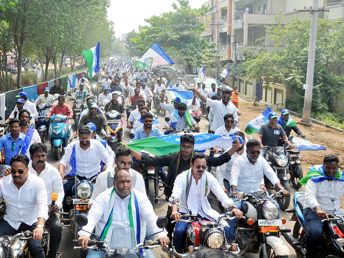 AP People Grand Welcome To YSRCP Samajika Sadhikara Bus Yatra Photos - Sakshi12