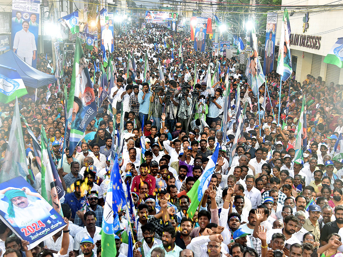 AP People Grand Welcome To YSRCP Samajika Sadhikara Bus Yatra Photos - Sakshi21