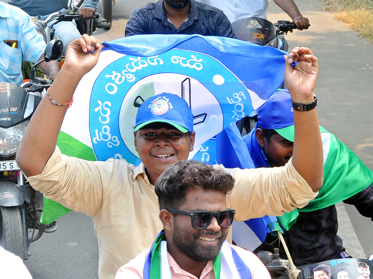 AP People Grand Welcome To YSRCP Samajika Sadhikara Bus Yatra Photos - Sakshi6