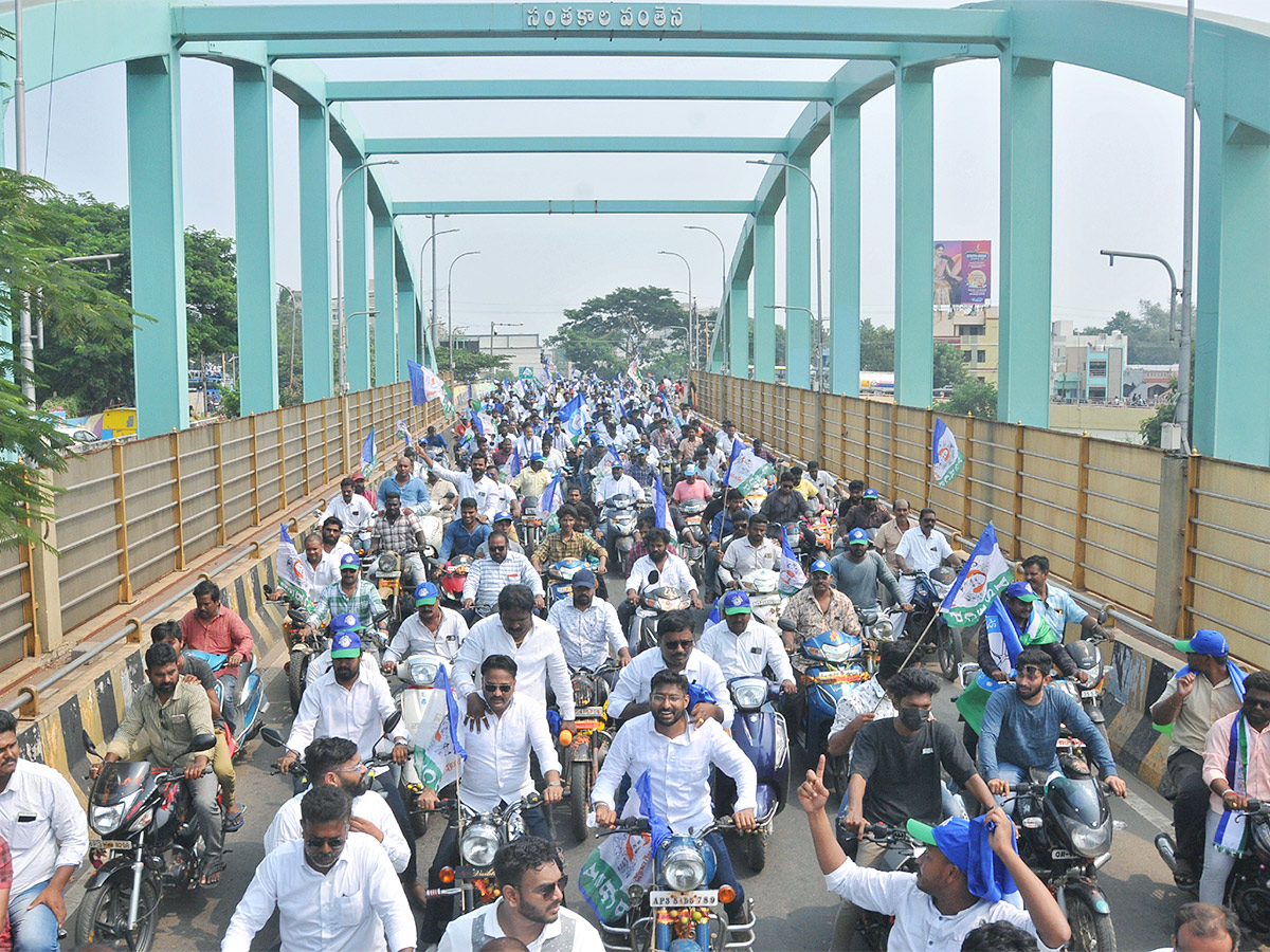 AP People Grand Welcome To YSRCP Samajika Sadhikara Bus Yatra Photos - Sakshi8