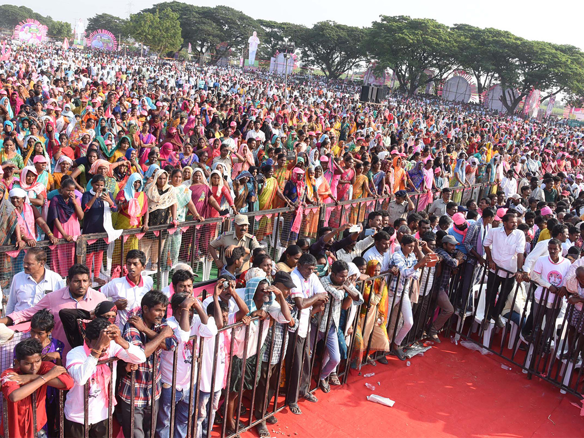 Praja Ashirvada Sabha in Paleru - Sakshi15