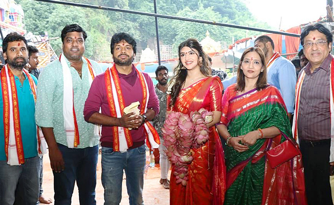 Bhagavanth Kesari movie team at Kanaka Durga temple Vijayawada photos - Sakshi4