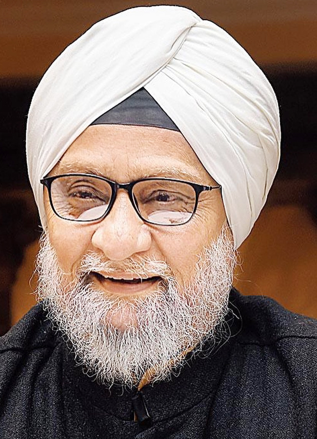 Family Members Pay Tribute To Team India Spin Legend Bishan Singh Bedi - Sakshi12