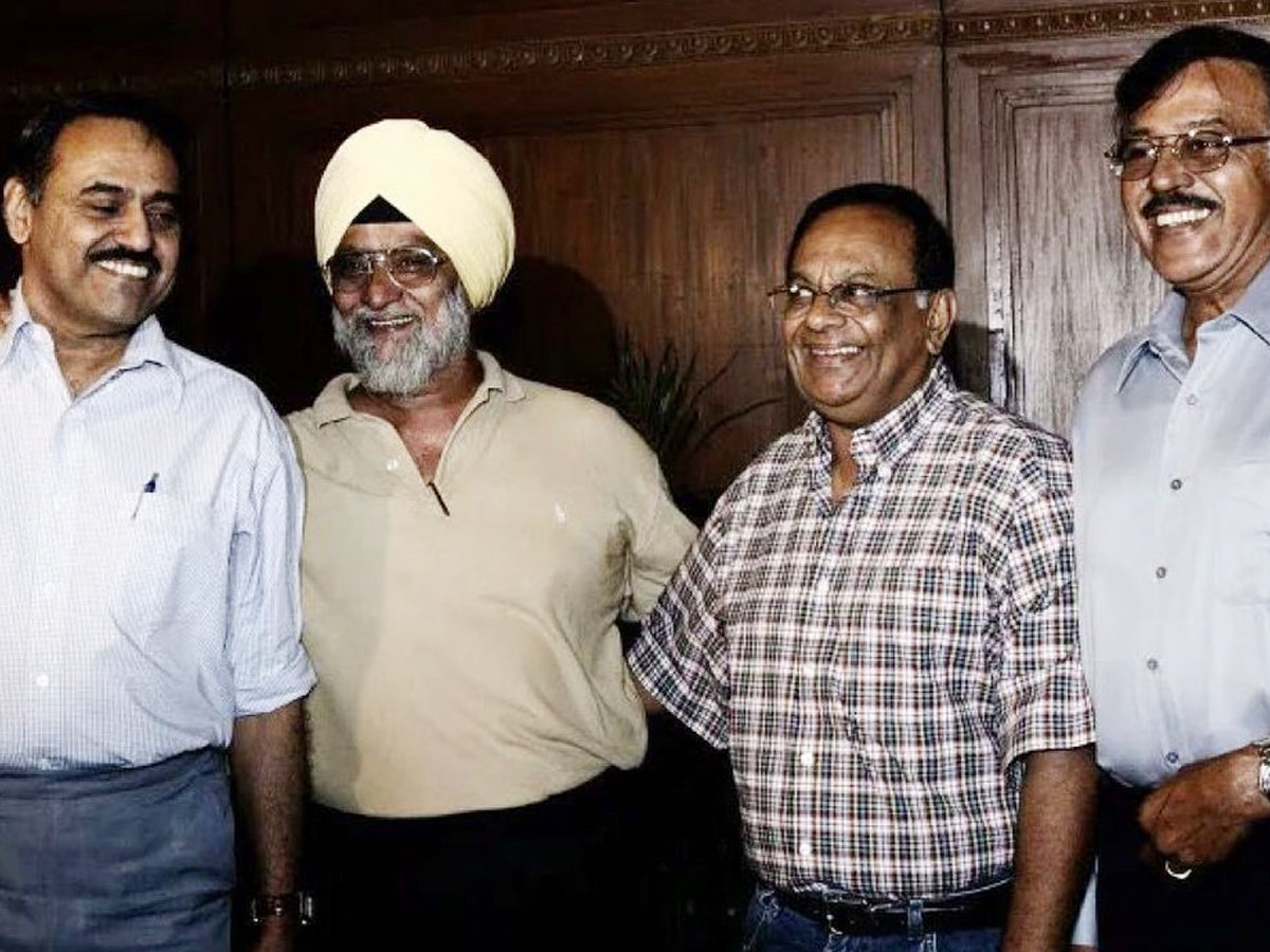 Family Members Pay Tribute To Team India Spin Legend Bishan Singh Bedi - Sakshi4