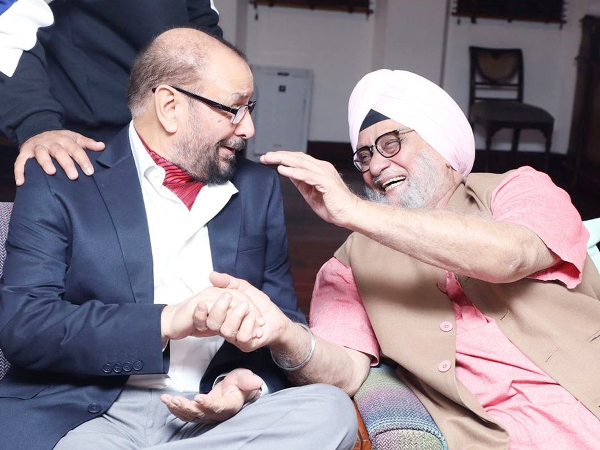 Family Members Pay Tribute To Team India Spin Legend Bishan Singh Bedi - Sakshi2