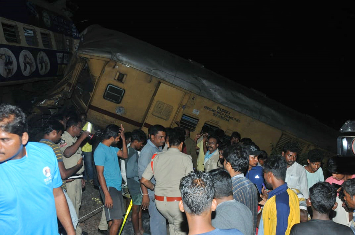 Vizianagaram Train Accident Photos: Two Passenger Trains Collide In Andhra Pradesh - Sakshi23