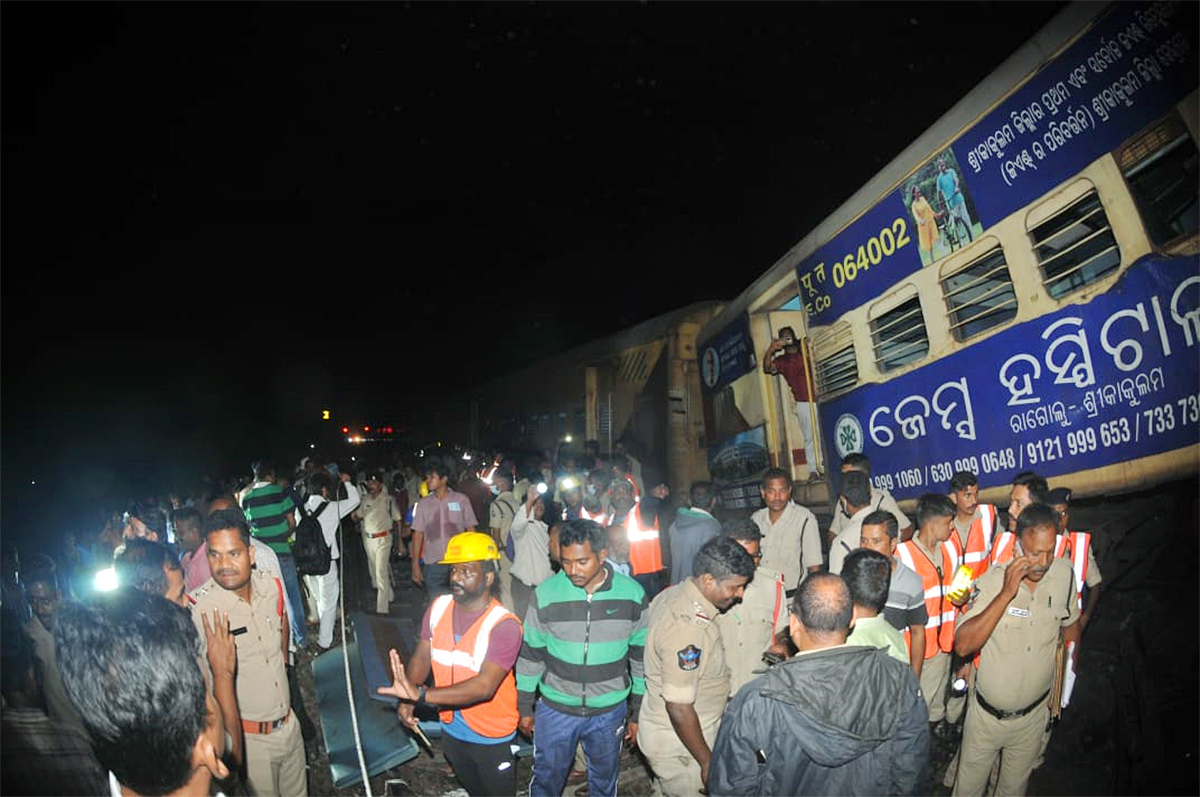 Vizianagaram Train Accident Photos: Two Passenger Trains Collide In Andhra Pradesh - Sakshi25