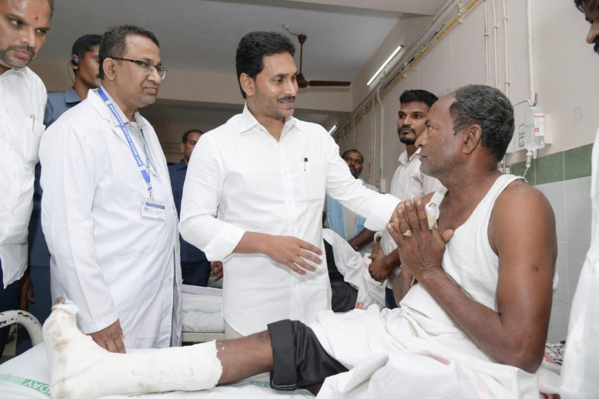 CM Jagan Visit Vizianagaram Train Accident Spot Photos - Sakshi5