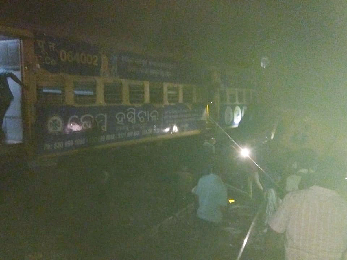 Photos Of Train Accident At Vizianagaram - Sakshi9