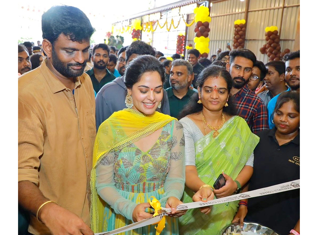 BinduMadhavi Launch Nellai Thatibellam coffee 100th branch at tirupathi PHotos - Sakshi3