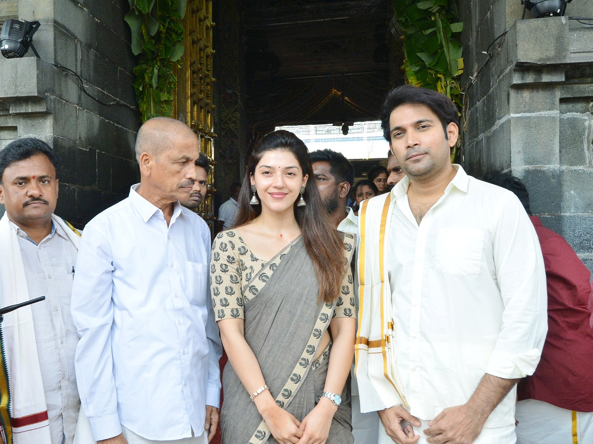 Actress Mehreen Pirzada Visits Tirumala Temple Photos - Sakshi13