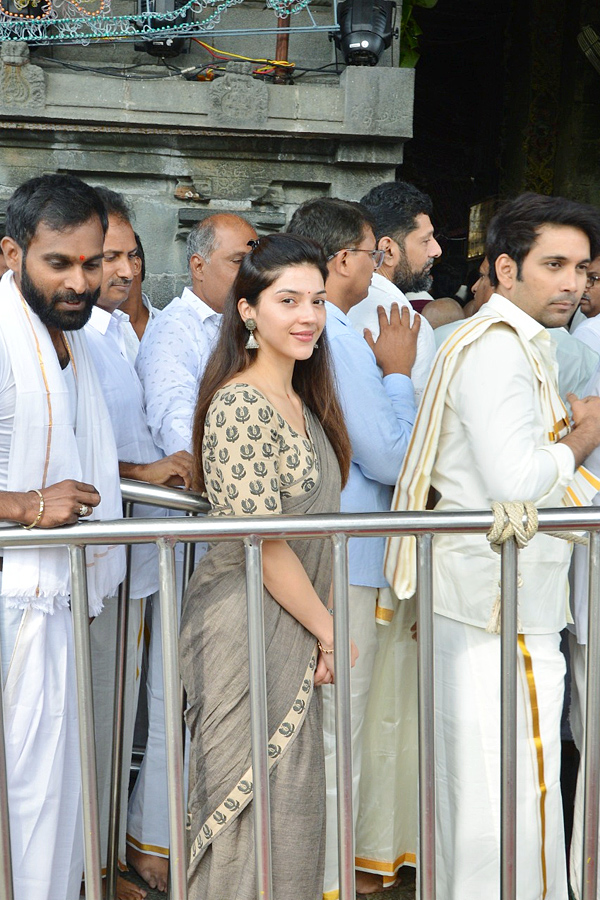 Actress Mehreen Pirzada Visits Tirumala Temple Photos - Sakshi16