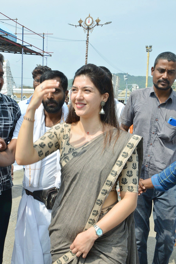 Actress Mehreen Pirzada Visits Tirumala Temple Photos - Sakshi4