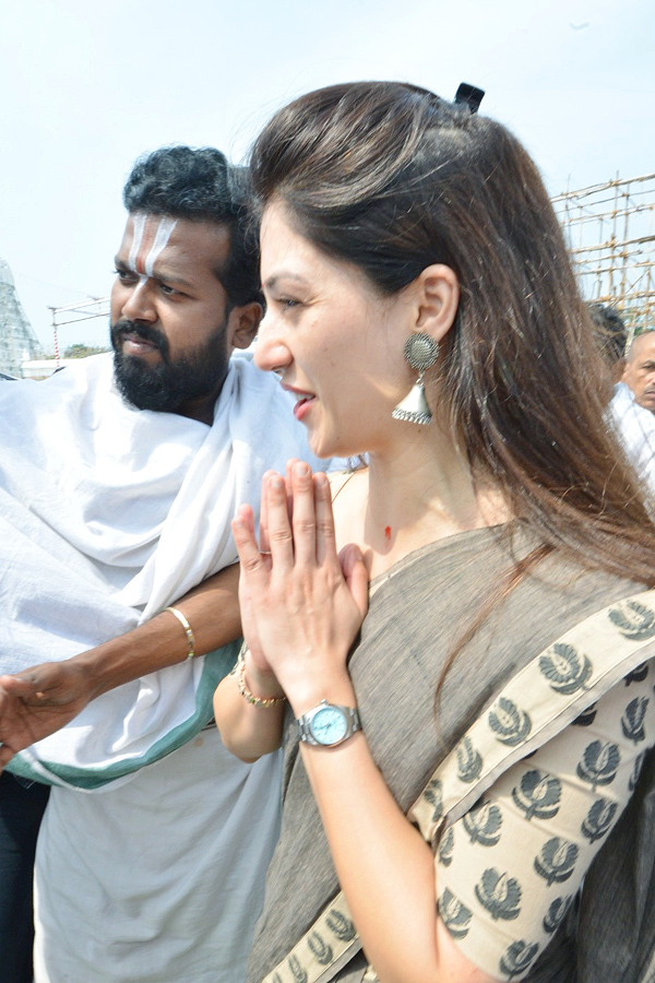 Actress Mehreen Pirzada Visits Tirumala Temple Photos - Sakshi5