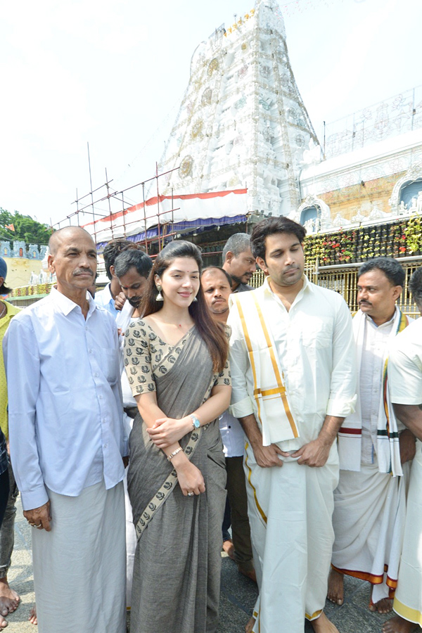 Actress Mehreen Pirzada Visits Tirumala Temple Photos - Sakshi6