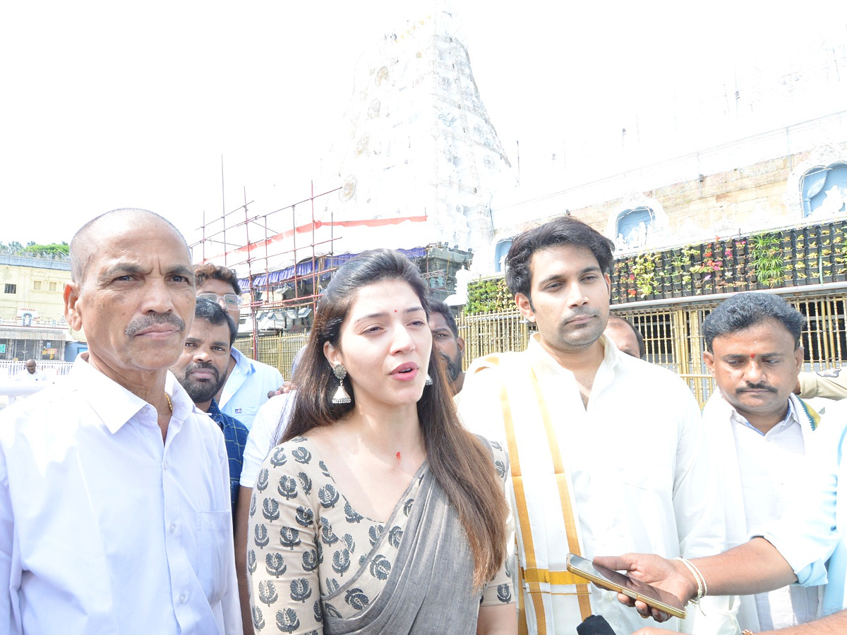 Actress Mehreen Pirzada Visits Tirumala Temple Photos - Sakshi8