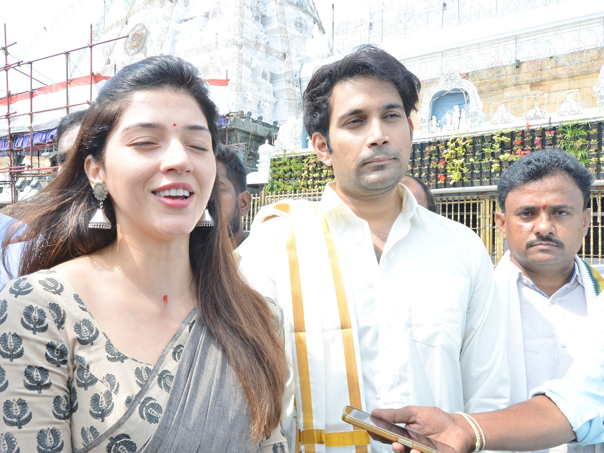 Actress Mehreen Pirzada Visits Tirumala Temple Photos - Sakshi9