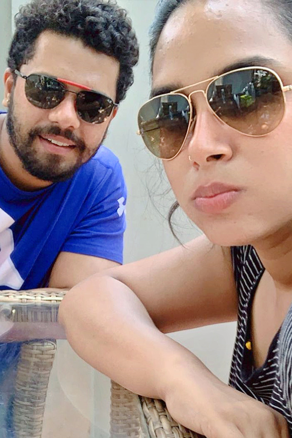 Bigg Boss Hari Teja comments Goes Viral About Her Divorce Photos - Sakshi14