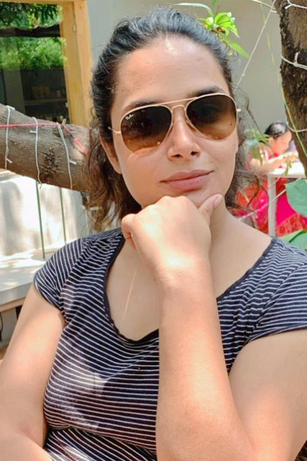 Bigg Boss Hari Teja comments Goes Viral About Her Divorce Photos - Sakshi15
