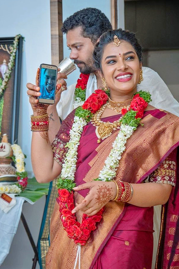 Bigg Boss Hari Teja comments Goes Viral About Her Divorce Photos - Sakshi4