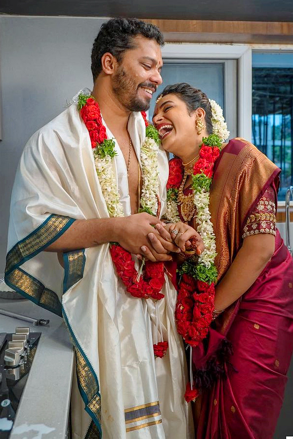 Bigg Boss Hari Teja comments Goes Viral About Her Divorce Photos - Sakshi5