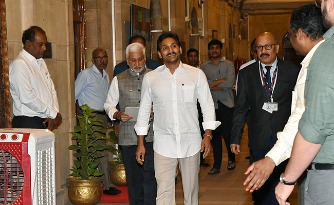 CM YS Jagan Delhi Tour Photos - Sakshi8