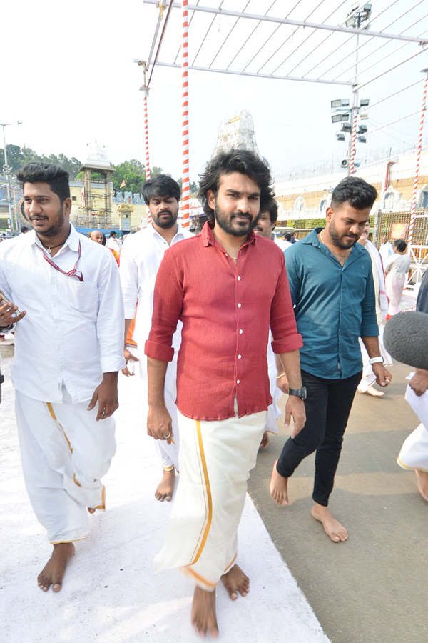 Tollywood Actor Kiran Abbavaram Visited Tirumala Temple PHotos - Sakshi11