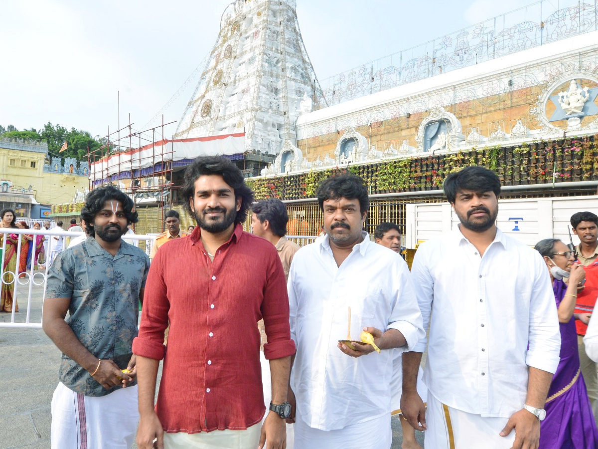 Tollywood Actor Kiran Abbavaram Visited Tirumala Temple PHotos - Sakshi1