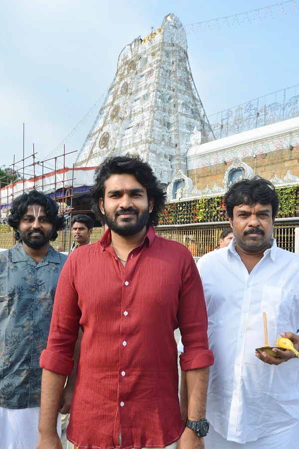 Tollywood Actor Kiran Abbavaram Visited Tirumala Temple PHotos - Sakshi3